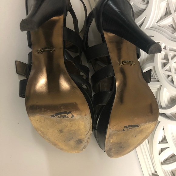 Fergie black platform heels ankle straps & buckles - Picture 4 of 5